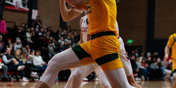 王俊杰防守出彩拿下6分3板1助2断2帽+正负值+11 赵维伦1犯规1失误